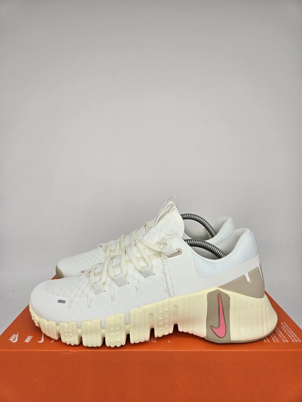 Nike Women's Free Metcon 5 Sail Sanddrift Workout Shoes Size 8.5